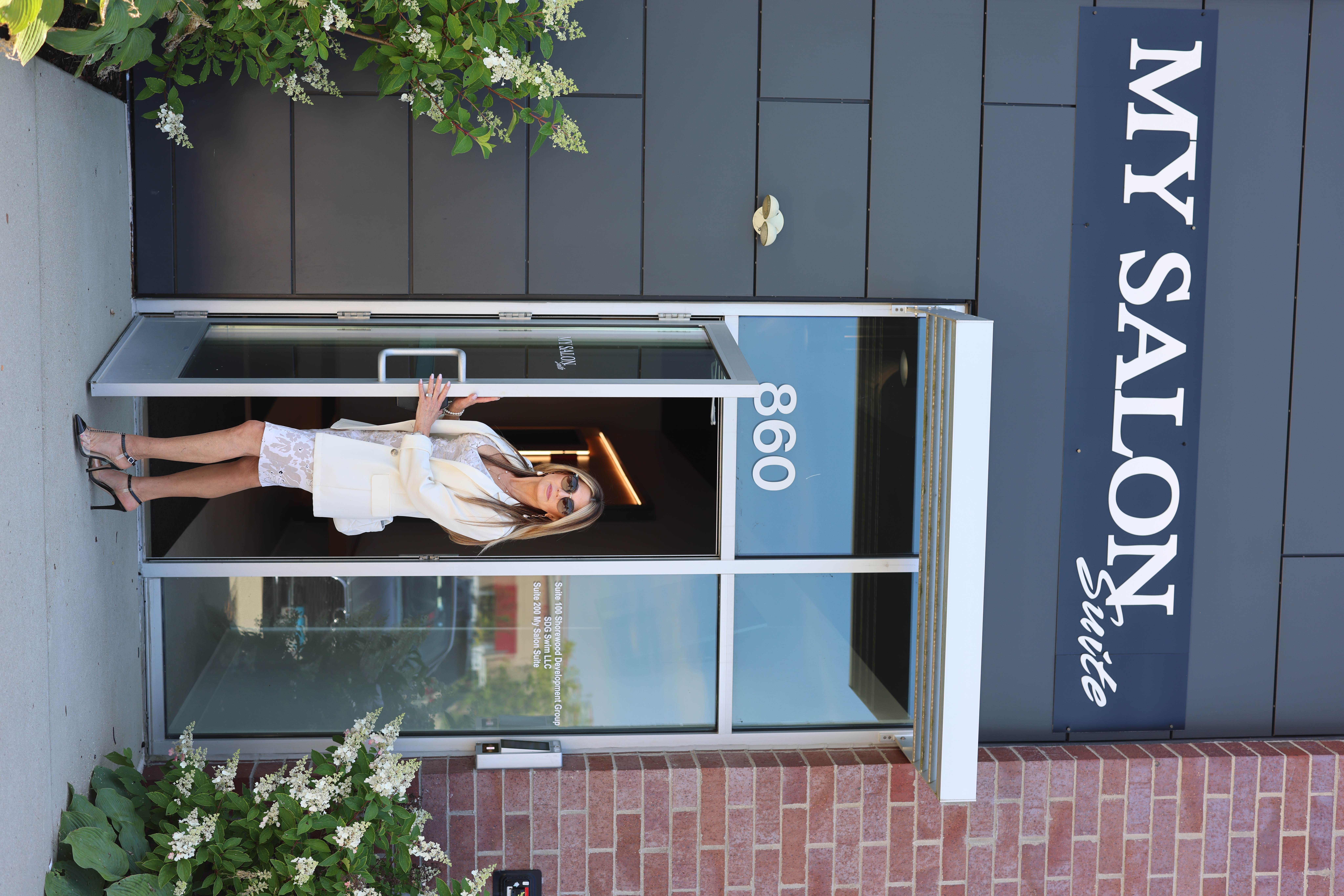 Viktoria Randall Salon